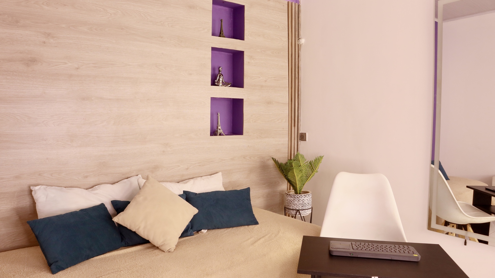 Sala de transmisión 5 - Espacio amplio con decoración moderna